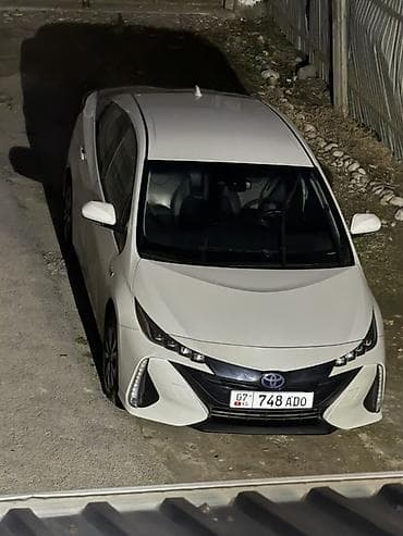 на тайоту: Toyota Prius: 2020 г., 1.8 л, Гибрид, Хэтчбэк — 1