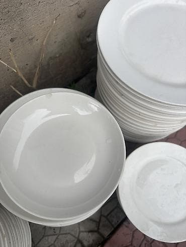 Сыныгы бар идиштерди бекер берем. Баарын толугу менен алып кетүү шарты