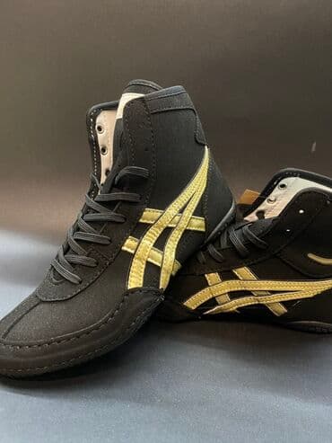 футбольные бутсы predator: Борцовки Asics белого цвета с зелеными и золотыми вставками. Высокий — 4