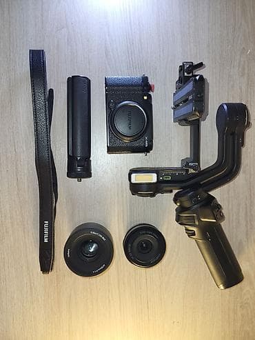 FUJIFILM X-M5 с двумя объективами и стабилизатором Суперкомпактная, но