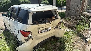запчас на трактор: Toyota Ist: 2003 г., 1.5 л, Автомат, Бензин, Хэтчбэк — 3