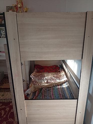 Двухъярусные кровати: Двухъярусная кровать из ЛДСП в светлом древесном оттенке. - Два — 2