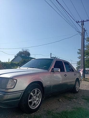 xiaomi su7 max: Mercedes-Benz W124: 1993 г., Седан — 1