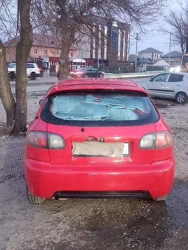 mini cuper: Продаётся компактный пятидверный хэтчбек красного цвета. Основные — 8