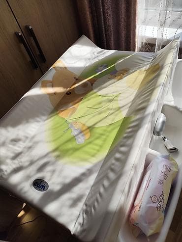 Балдар керебети: Бөбөктөр үчүн кийим алмаштыруучу үстөл, Колдонулган, Желим — 2