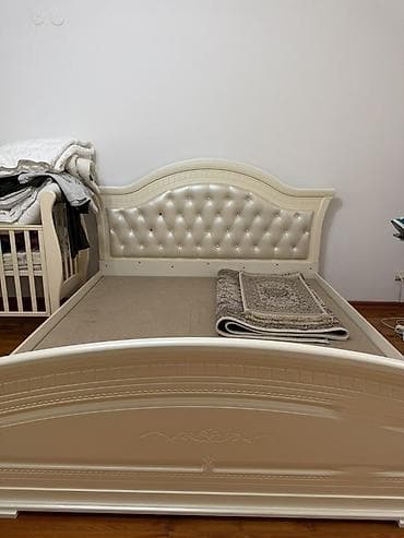 Спальный гарнитур в классическом стиле, цвет айвори/молочный, из at lalafo.kg Спальный гарнитур в классическом стиле, цвет айвори/молочный, из