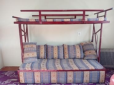 Двухъярусная металлическая кровать-диван с матрасами и подушками - — 1