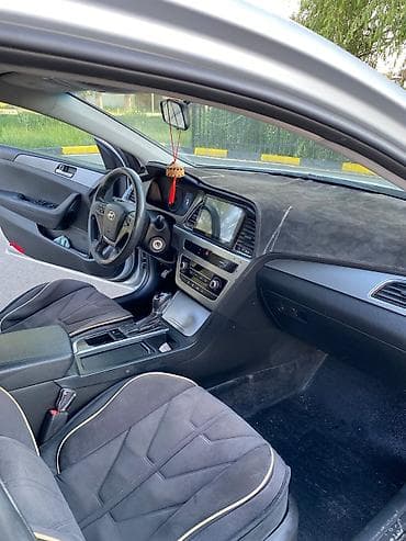 салон машины: Hyundai Sonata: 2017 г., Автомат, Бензин, Седан — 4