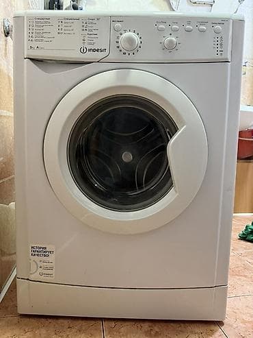 Стиральная машина Indesit, фронтальная загрузка.не рабочий