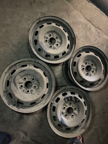 r14 шины: Комплект 4000 сом. Размер 14R. 5 дырок. От ТОЙОТЫ. В идеальном — 1
