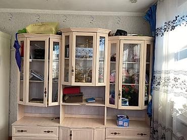 сервант и книжный шкаф: Продаю стенку из МДФ срочно Секция-гостиная/стенка с витринами из — 1
