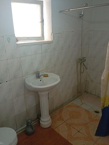 продаю дом бгу: Квартплата 30000 сом в месяц. Депозит 20000 сом. Частный дом с — 2