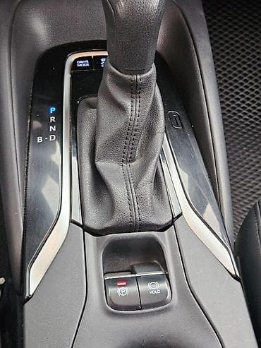 toyota corolla cross: Toyota Corolla: 2022 г., 1.8 л, Автомат, Гибрид, Седан — 4