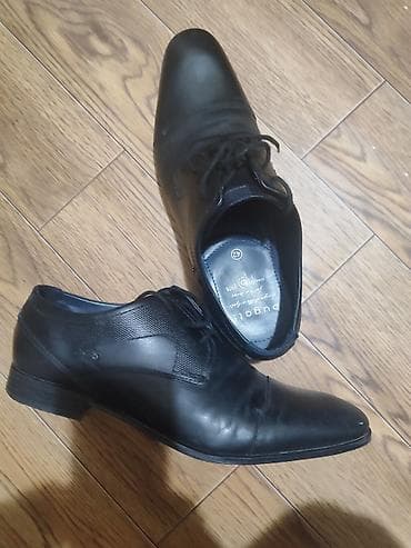 синяя: Мужская обувь — 3 пары, цена договорная 1) Полуботинки Madden — 3