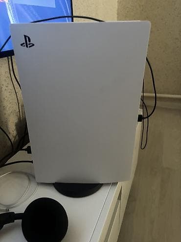 iphone 17 pro mac: PlayStation 5, 1 ТБ. В комплекте два геймпада DualSense: белый и — 4