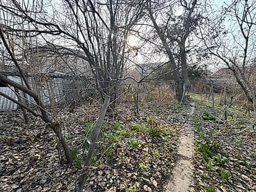 продам участки: 🔥 Срочная продажа! Участока 9 соток с домом рядом с рынком Аламедин — — 5