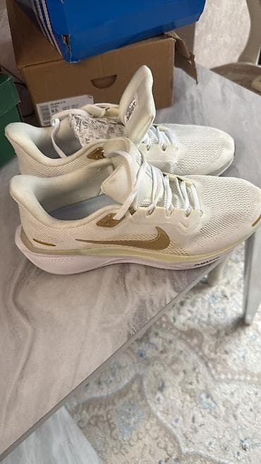 найки: Кроссовки, 42, Nike, Новый, цвет - Белый — 1