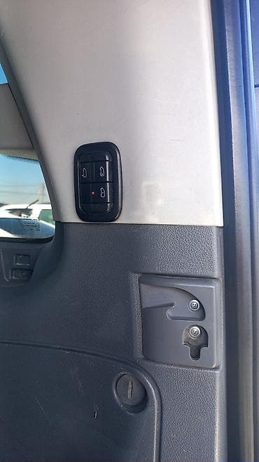 mercedes e200: Mercedes-Benz Viano: 2004 г., 2.2 л, Автомат, Дизель, Минивэн — 1