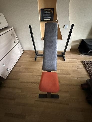 Спорт и хобби: Силовая скамья для дома с регулируемой спинкой и стойками под штангу — 1