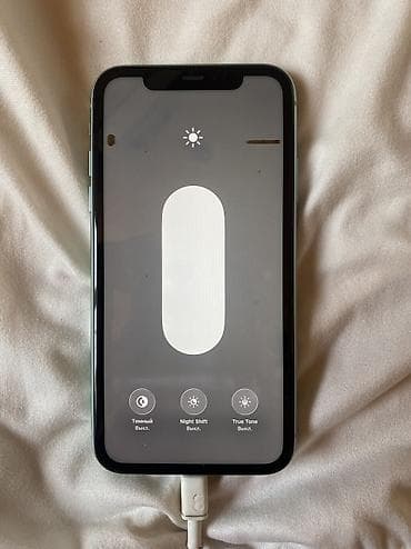 iphone 1e: IPhone 11, Б/у — 1
