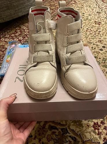 Ботинки Деми «CHANEL” 36 размера в отличном состоянии 900 сом