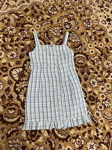 Платье на бретелях в клетку - Фасон: приталенное мини с прямым лифом