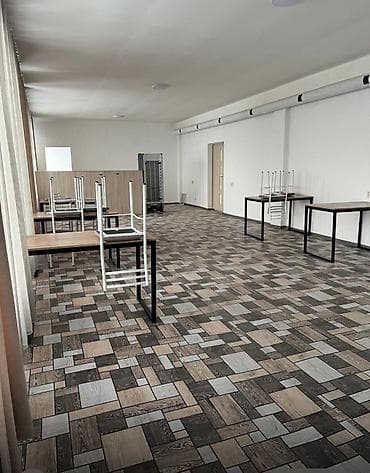 продаю дом швейный цех: СДАЮ помещение рядом с рынком дордой, рядом с финка банком, ул — 1