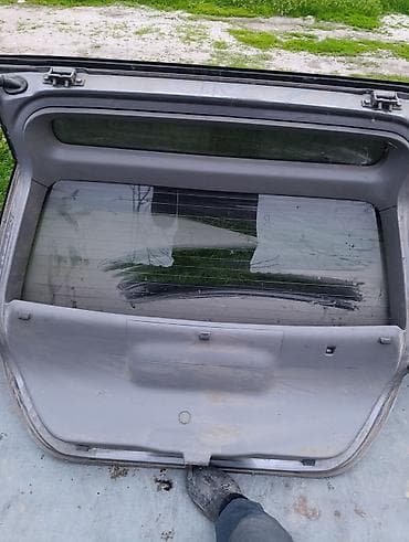 картер фит: Крышка багажника Honda, Оригинал — 1