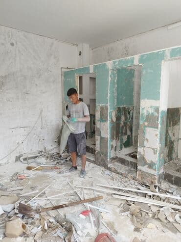 дома под снос: Снятие потолков, Разбор полов, Демонтаж крыш | Демонтаж встроенных шкафов, Кирпичная стена, Железобетонная стена | Зачистка от старых обоев, Сбивка старой штукатурки, Снятие шпатлевки | Демонтаж плинтуса, Демонтаж деревянного пола, Демонтаж теплого пола | Крыша из шифера, Металлочерепичная кровля, Мягкая кровля Больше 6 лет опыта — 5