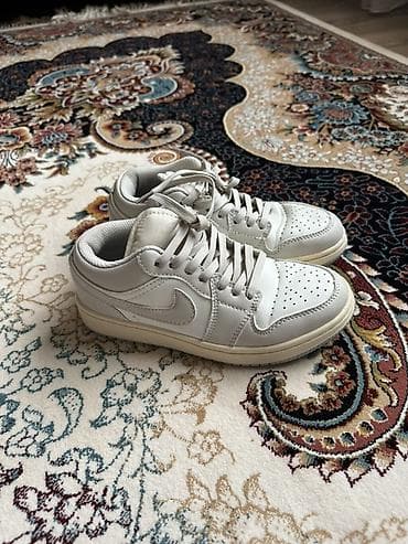 Мужские кроссовки, 36, Nike, Б/у, цвет - Бежевый, Платная доставка