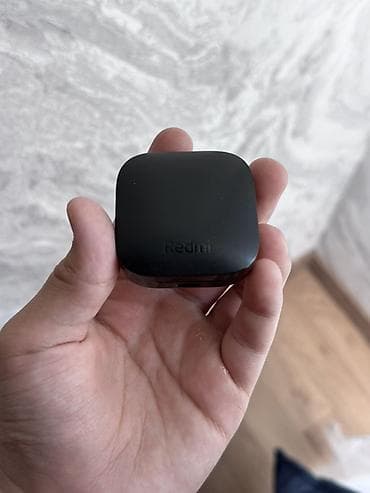 Беспроводные наушники Redmi (TWS) в компактном зарядном кейсе. -