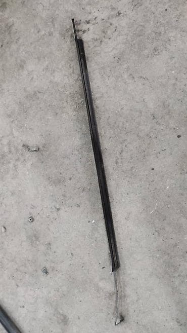 Детали двигателя и моторы в сборе: Mazda 121 Молдинг стекла двери Мазда 121 накладка стекла Передний — 2