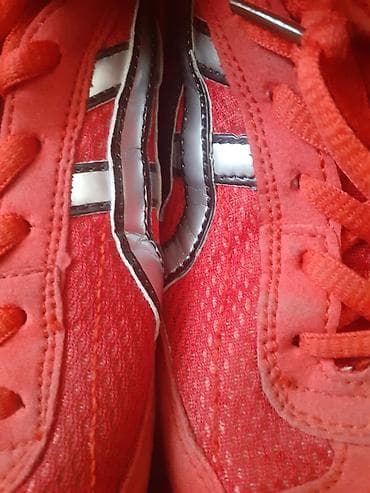 Кроссовки, 36, Asics, Б/у, цвет - Красный, Самовывоз at lalafo.kg Кроссовки, 36, Asics, Б/у, цвет - Красный, Самовывоз