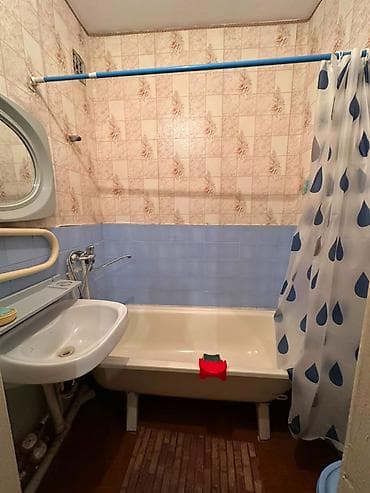 Квартиры: 2 комнаты, 55 м², ул. Ахунбаева / Малдыбаева Индивидуалка, 1 этаж, Косметический ремонт — 10