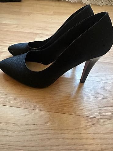 ботинки для трекинга: Женская обувь, набор из 2 пар: 1) Черные полусапожки: - Материал — 4