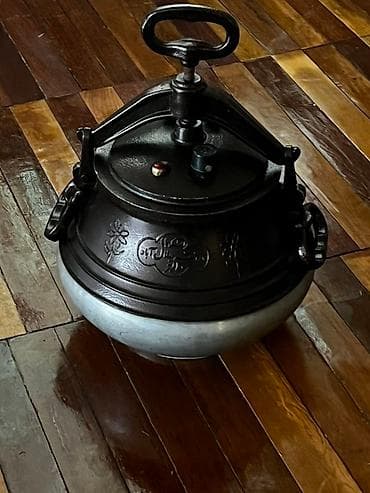 кухонный посуда: Традиционный казан-скороварка из металла с декоративной гравировкой — 1