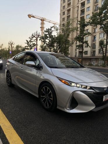 авто заратка: Toyota Prius: 2020 г., 1.8 л, Вариатор, Гибрид, Седан — 3