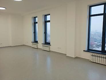 с чуй: Аренда офисов, 58 м², В бизнес центре, С оборудованием, С отдельным сан узлом, С системой безопасности — 5
