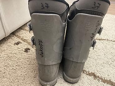 Лыжи: Продаю ботинки на Лыжы 37 размера.Все крепежи работают,запах — 3