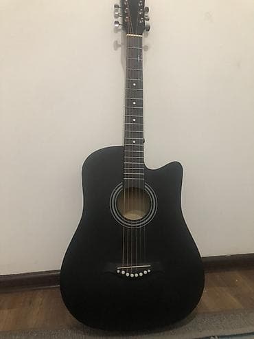 Акустическая гитара формата дредноут с вырезом (cutaway), черный