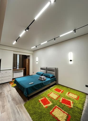 дом ночь: Стильный комплект для спальни: кровать, освещение и мебель - — 1