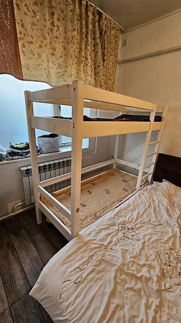 Дом и сад: Двухъярусная кровать из массива дерева, окрашенная в белый цвет — 3