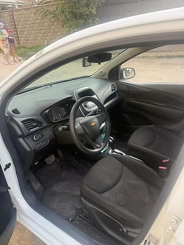 гели эмгранд: Chevrolet Spark: 2017 г., 1 л, Вариатор, Бензин, Хэтчбэк — 5