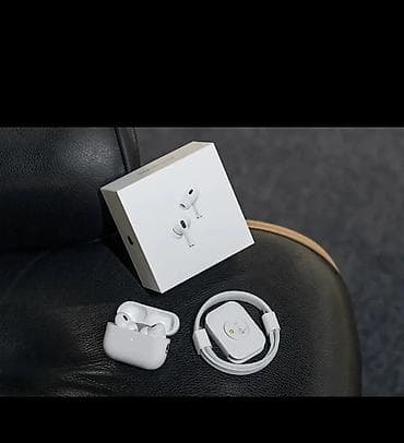 hyperx alloy: Беспроводные наушники-вкладыши в белом цвете с зарядным кейсом — 1