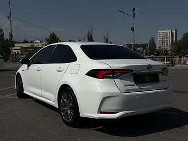 byd plus: Toyota Corolla: 2019 г., 1.8 л, Вариатор, Гибрид, Седан — 4