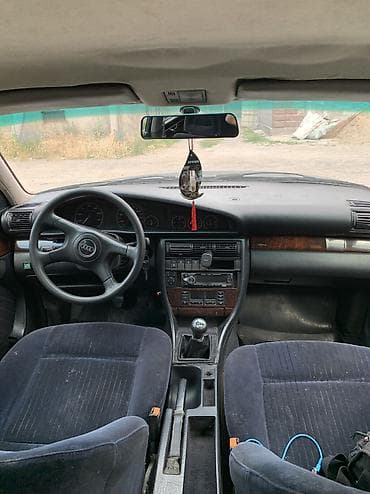 Audi A6: 1995 г., 2.6 л, Механика, Газ, Седан