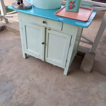 посуда для меда бишкек: Продается в г.Ош: сервант цена 2000с.Шкаф- сервант - 1500, Шкаф — 4