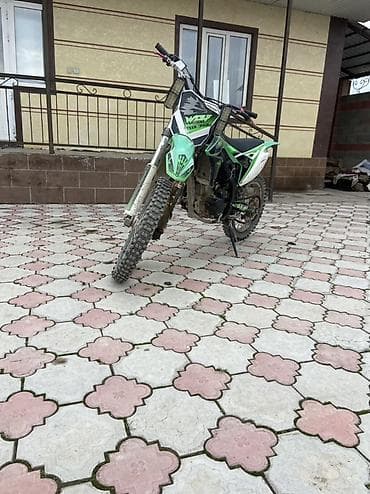 Кумурска мотороллер: Питбайк/эндуро мотоцикл WOLF (стикеры Wolf) зелёно‑чёрно‑белого цвета — 1