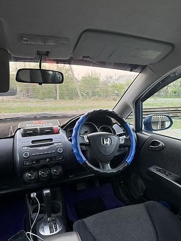 Унаа сатуу: Honda Fit: 2003 г., 1.5 л, Автомат, Бензин, Хетчбек — 4