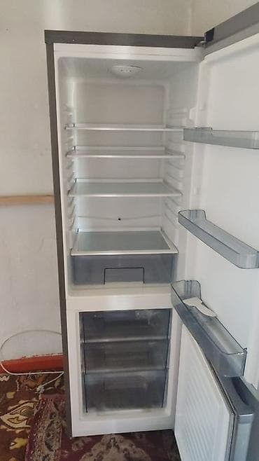 Холодильник Artel, Б/у, Двухкамерный